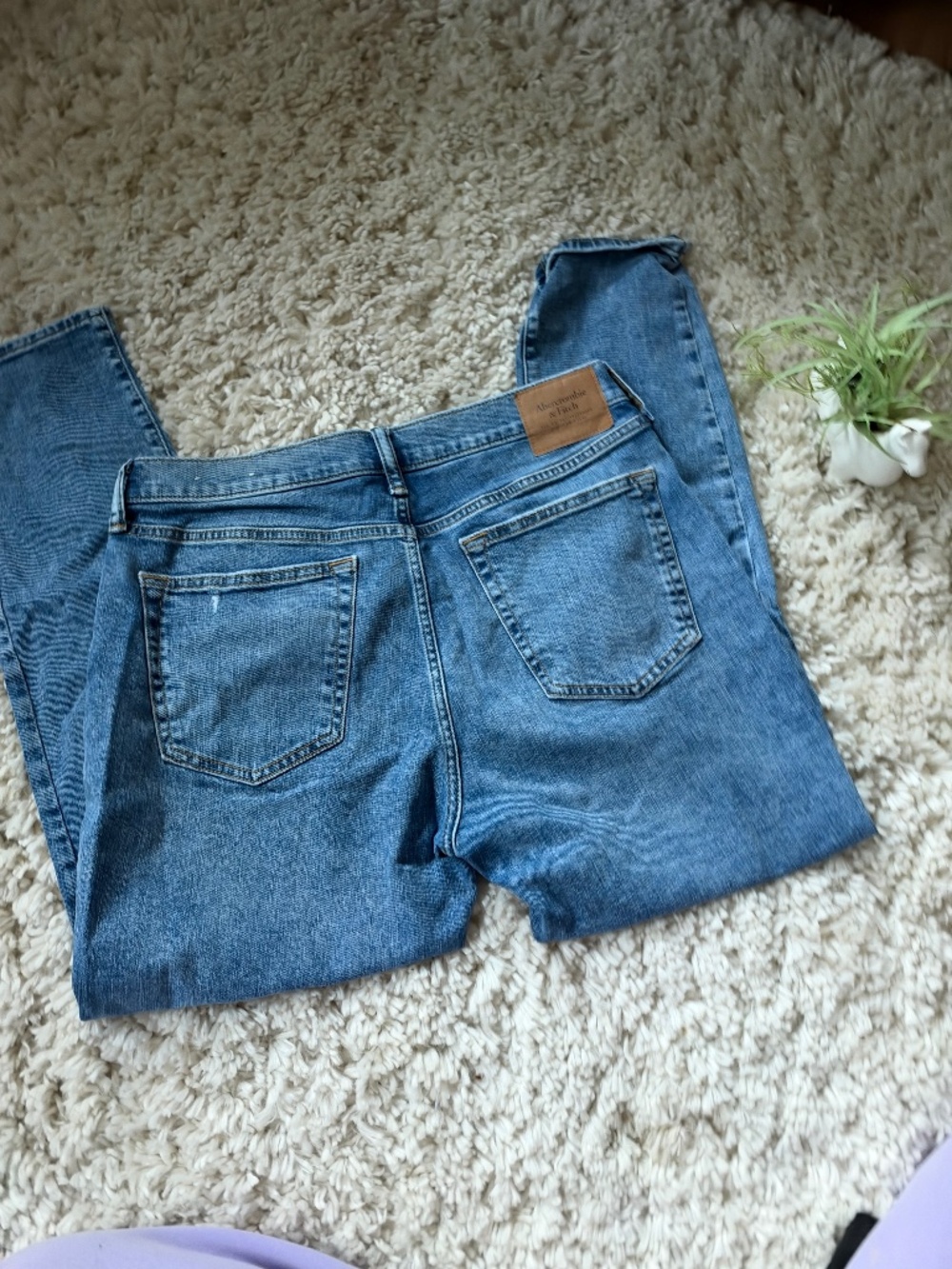 Abercrombie & Fitch Athletic Skinny denim cute women’s jeans in blue with a skin
